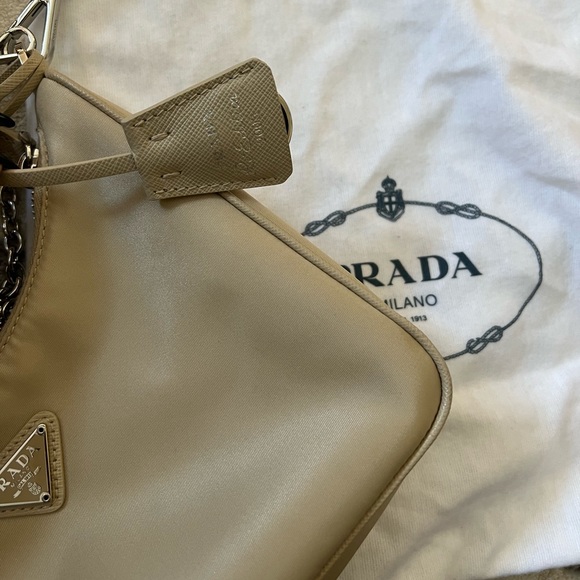 Prada re-nylon pouchette crossbody - Picture 5 of 7